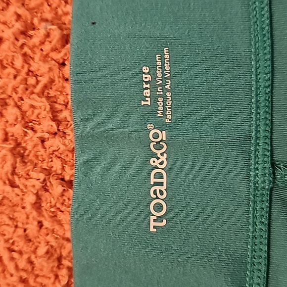 Toad & Co. Aline Pullon Skirt. One zippered side pocket. Stretch. Size Large. - Picture 3 of 8